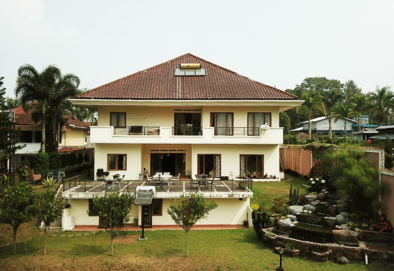 Puri Bernadi Guest House Lembang Exteriér fotografie