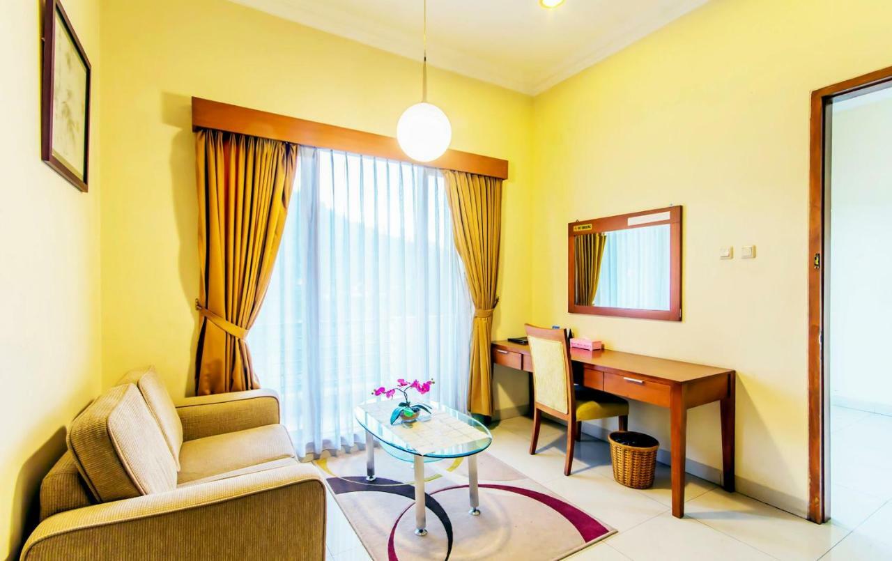 Puri Bernadi Guest House Lembang Exteriér fotografie