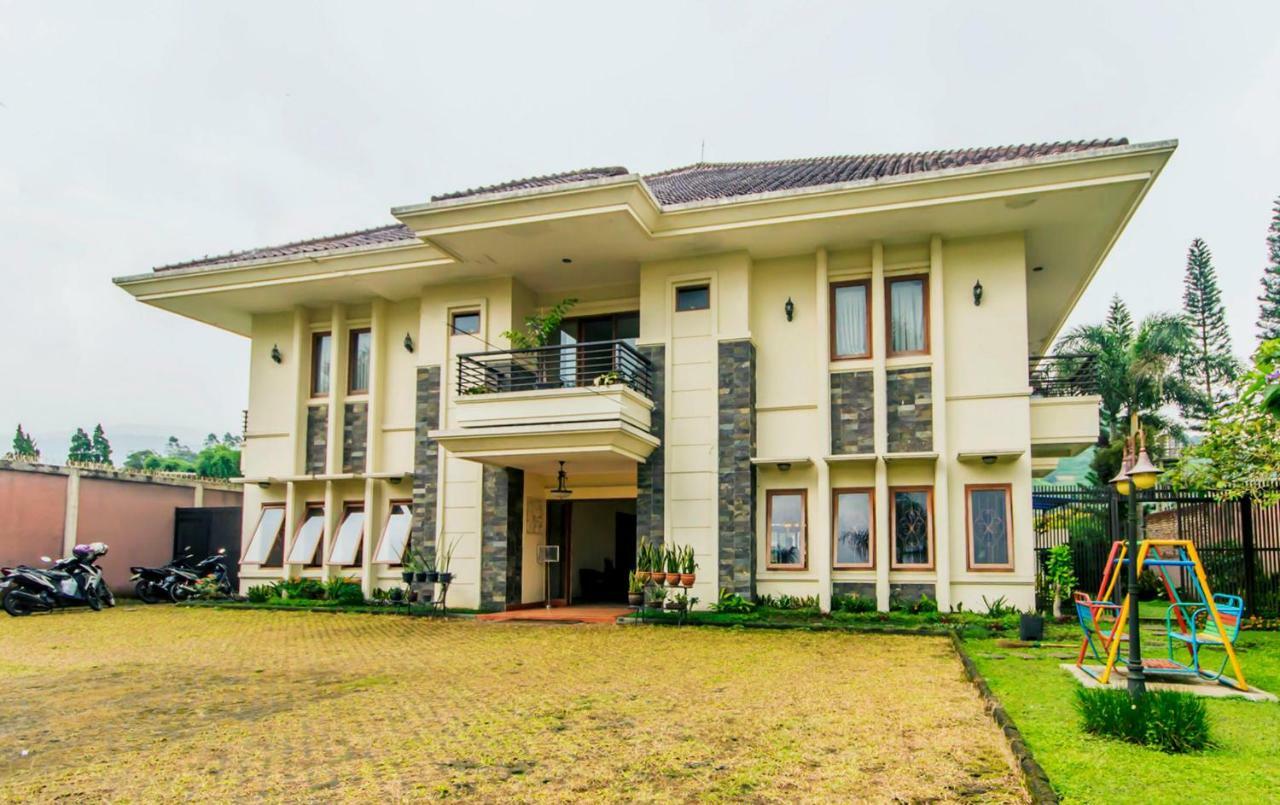 Puri Bernadi Guest House Lembang Exteriér fotografie