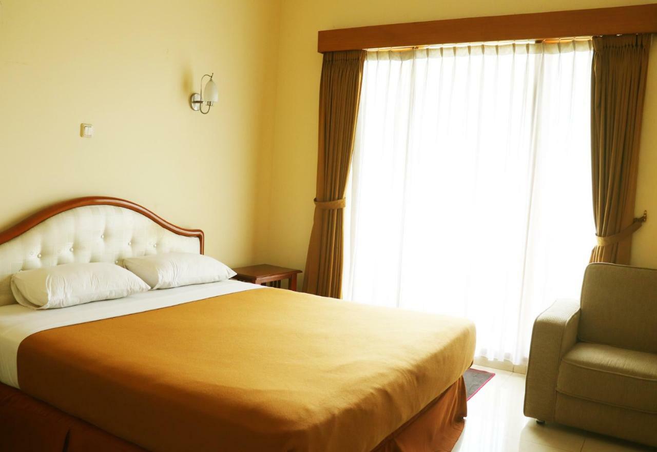 Puri Bernadi Guest House Lembang Exteriér fotografie